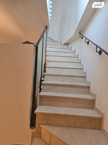 גג/ פנטהאוז, סמטת אלברט, נווה יהושע, ערמונים, רמת גן