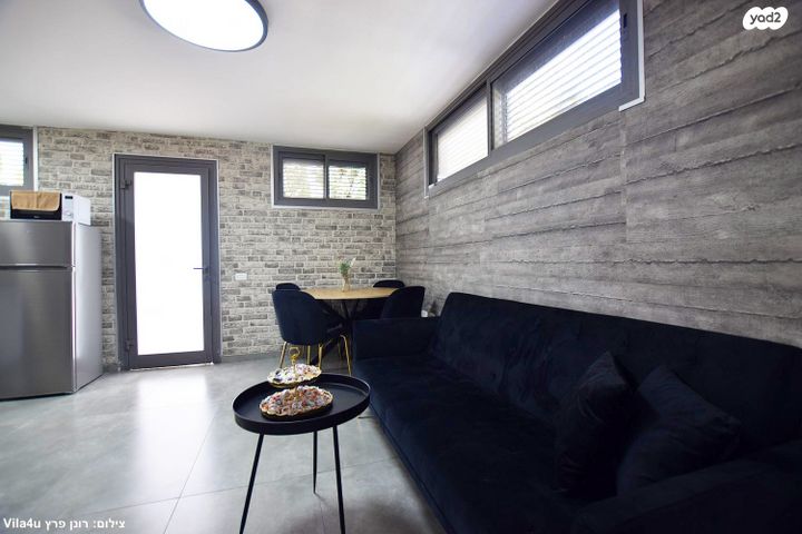 דירת גן, נחל חרמון, חמד, חמד