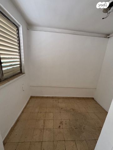 דירה, אלוף שמחוני 4, הפועל המזרחי ג', שיכון ג', בני ברק