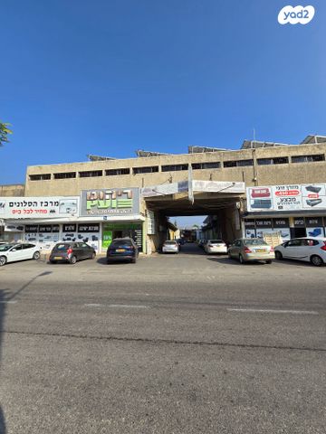 מבני תעשיה, אזור תעשיה קרית ביאליק, אזור תעשיה צור שלום, קרית ביאליק