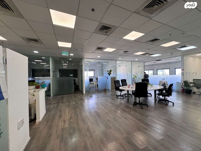 משרדים, קיסריה