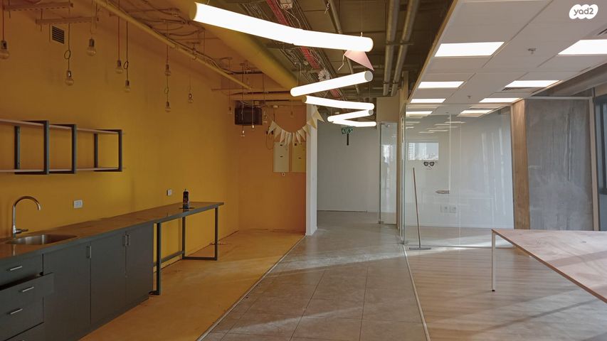 משרדים, יגאל אלון, ביצרון ורמת ישראל, תל אביב יפו