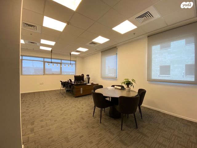 משרדים, קיסריה