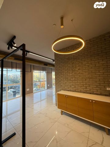 חנויות/ שטח מסחרי, שדרות אח"י אילת, קרית חיים מזרחית, חיפה