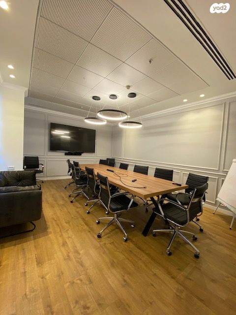 משרדים, קיסריה