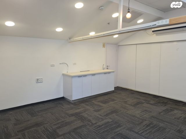 משרדים, קיסריה