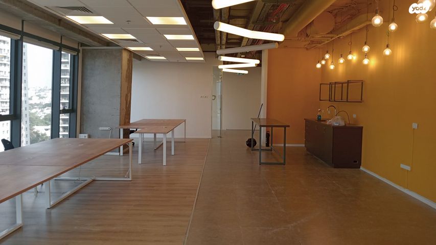 משרדים, יגאל אלון, ביצרון ורמת ישראל, תל אביב יפו