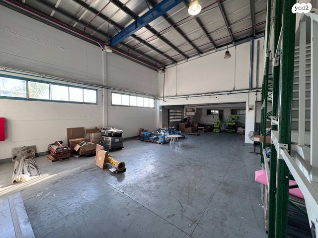 מבני תעשיה, קיסריה