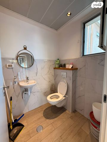 חנויות/ שטח מסחרי, שדרות אח"י אילת, קרית חיים מזרחית, חיפה