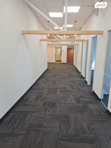 משרדים, קיסריה