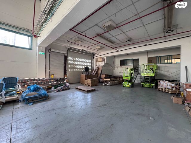 מבני תעשיה, קיסריה