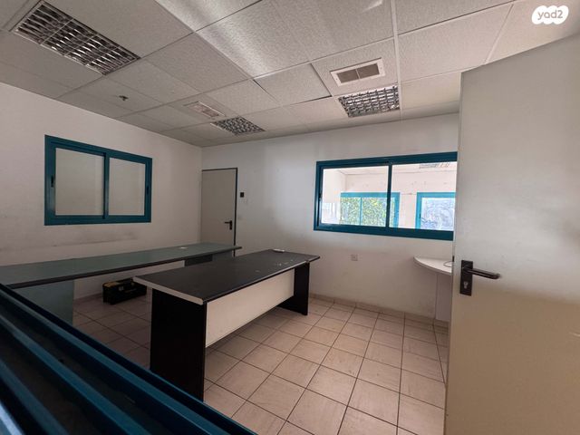 מבני תעשיה, קיסריה