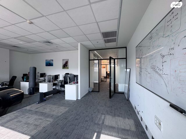 משרדים, קיסריה