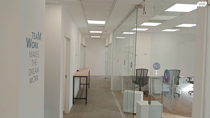 משרדים, יגאל אלון, ביצרון ורמת ישראל, תל אביב יפו