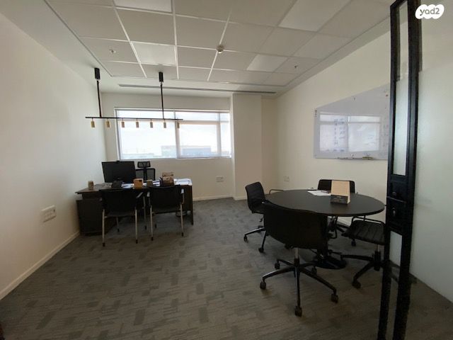 משרדים, קיסריה