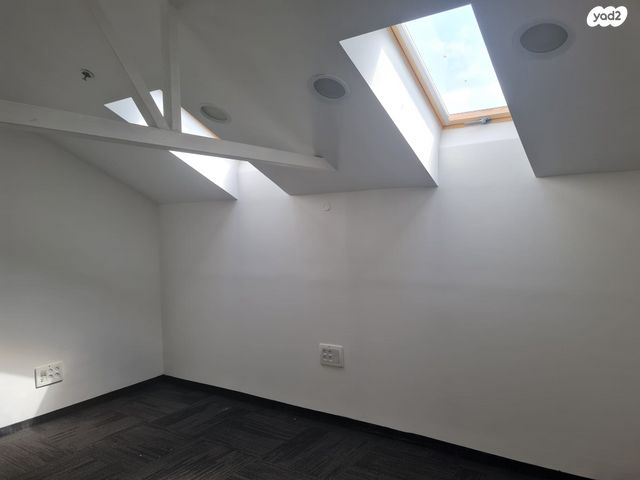 משרדים, קיסריה