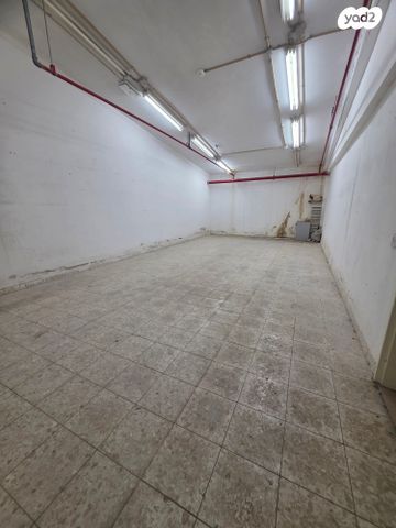 מחסנים, התע"ש 26, כפר סבא