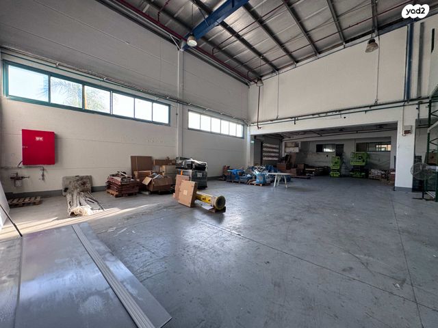 מבני תעשיה, קיסריה