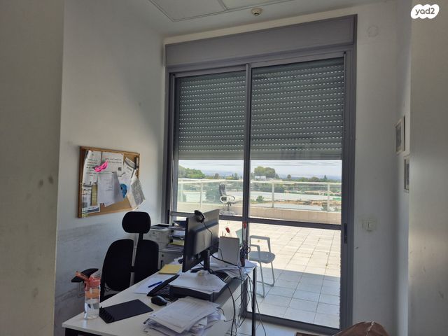 משרדים, יהושע בן גמלא, הוד השרון