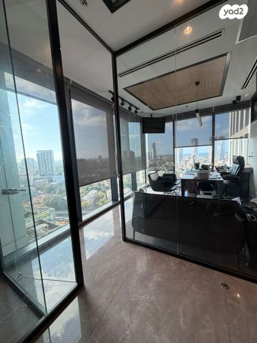 דרך מנחם בגין 156