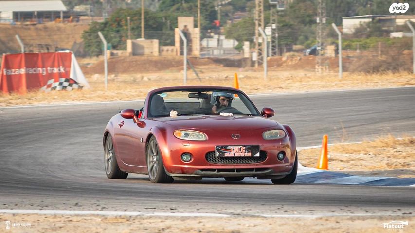 מודעת רכב מאזדה MX-5