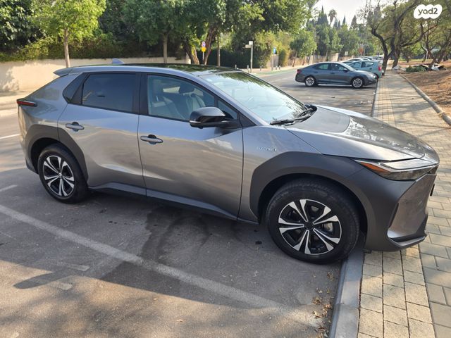 מודעת רכב טויוטה bZ4X