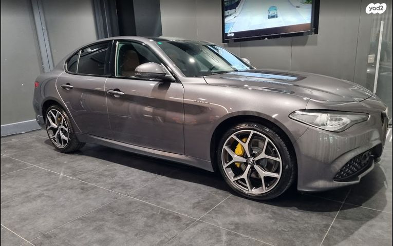 מודעת רכב אלפא רומיאו ג'וליה