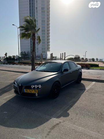 מודעת רכב אלפא רומיאו 159