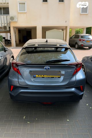 מודעת רכב טויוטה C-HR