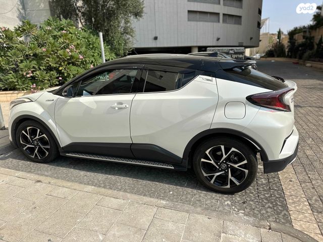 מודעת רכב טויוטה C-HR