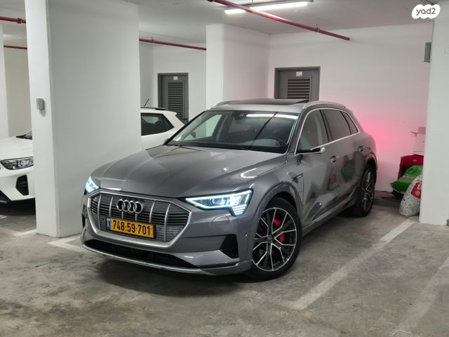 מודעת רכב אאודי E-tron