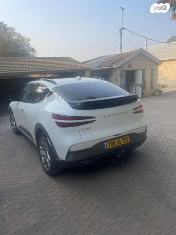 מודעת רכב ג'נסיס GV60