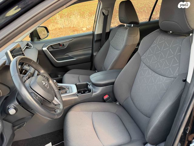 טויוטה RAV4