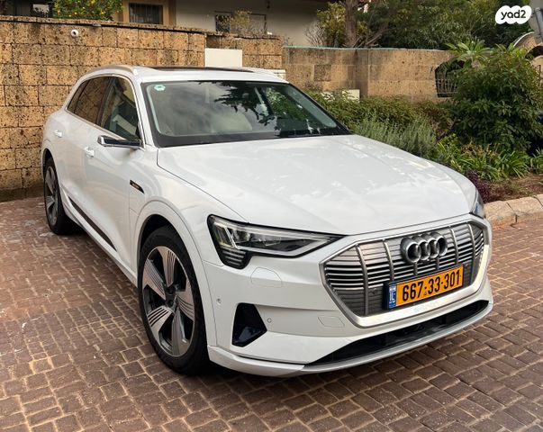 מודעת רכב אאודי E-tron