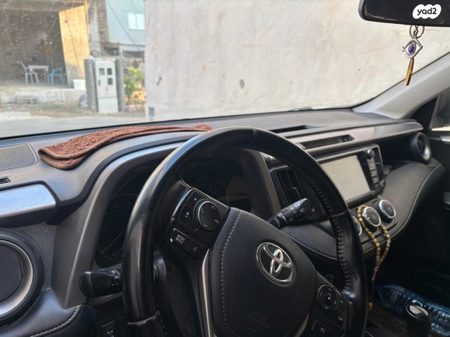 טויוטה RAV4