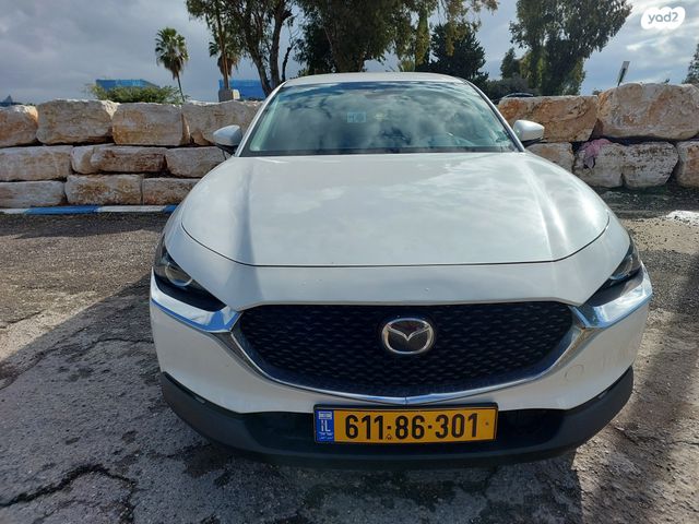 מודעת רכב מאזדה CX-30