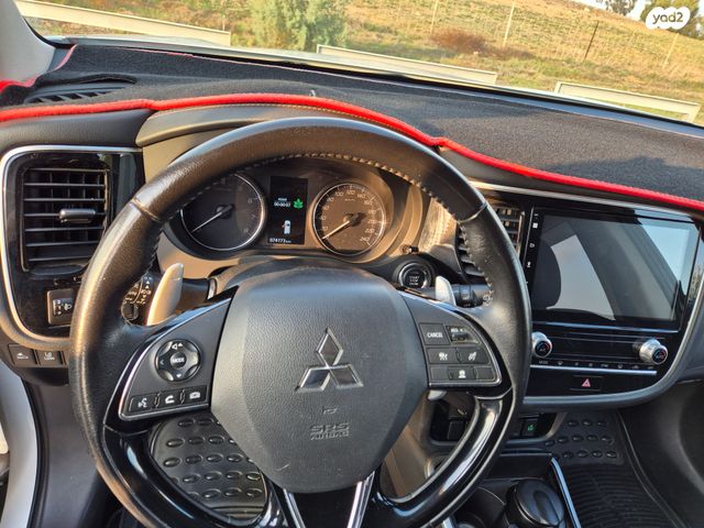 מיצובישי אאוטלנדר