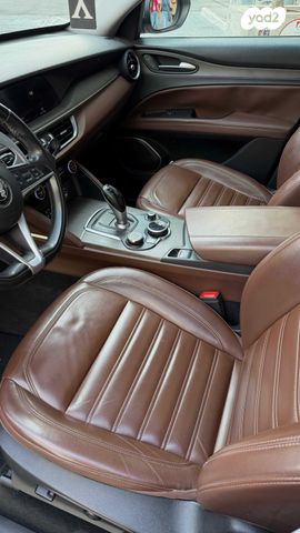 אלפא רומיאו סטלביו