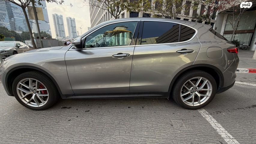 אלפא רומיאו סטלביו