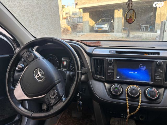 טויוטה RAV4
