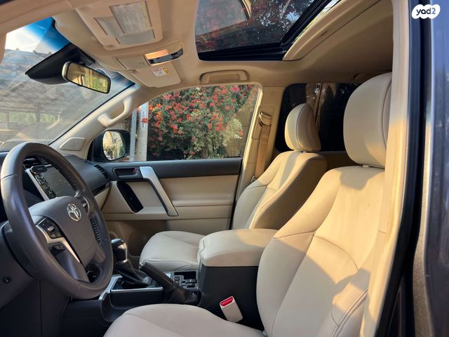 טויוטה לנד קרוזר