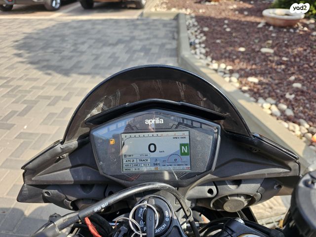 אפריליה טואונו V4