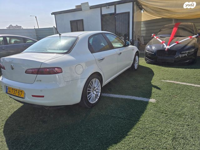 מודעת רכב אלפא רומיאו 159