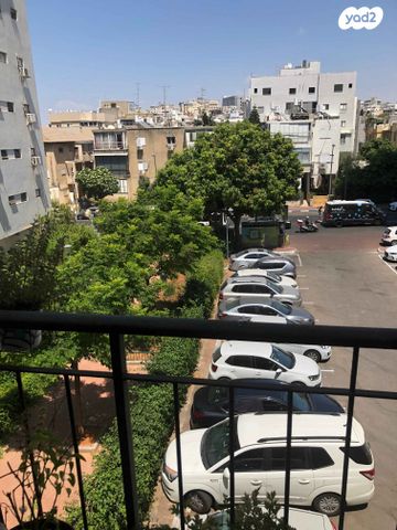 שדרת התמרים 7