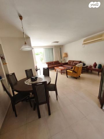 דירת גן, משה סנה 23, לב הפארק, רעננה