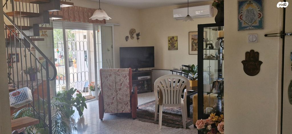 עליית הנוער 24