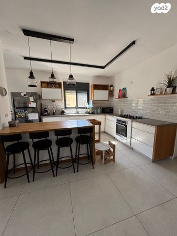 דירה, שדרות וייצמן 39, מרכז העיר, סביניה, הוותיקה, קרית ביאליק