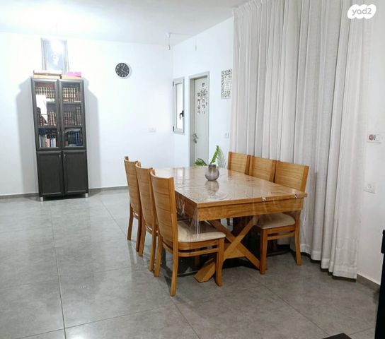 דופלקס, ברוש 32, לשם, עלי זהב