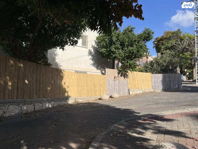 דירת גן, דרך הציונות 5, רובע ג', אריאל