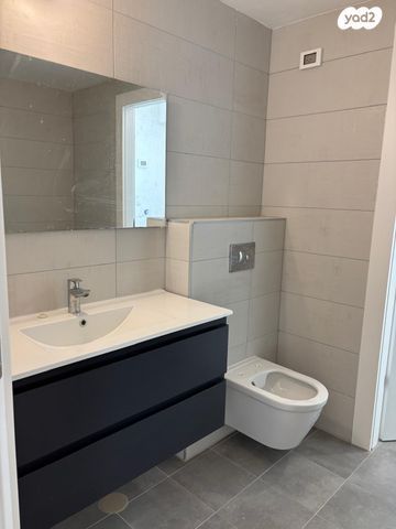 דירה, הרב הרצוג 8, צפון מערב מרכז העיר, נתניה